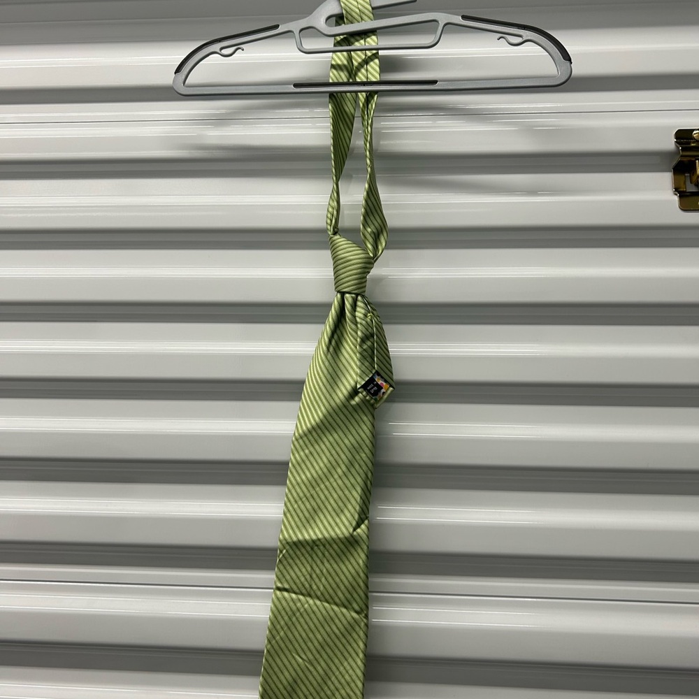 City of London Men's Green Striped Tie – Elegant Formal Wear (Pre-Owned)